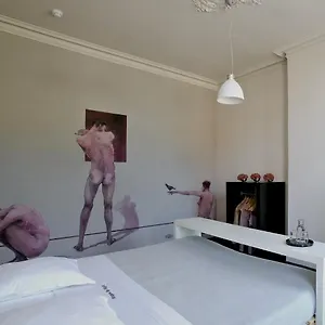 Bed & Breakfast By Night